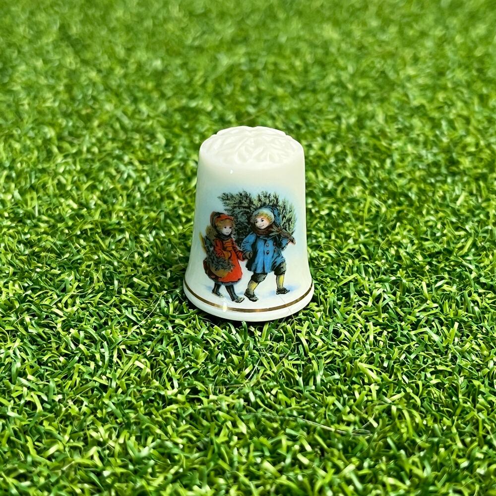 Vintage Avon Christmas 1981 Porcelain Collectible Thimble